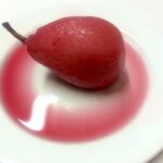 Pera bêbada cozida em vinho tinto