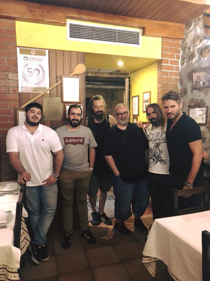 Ana Moura e comitiva no restaurante Cortiço, em Viseu